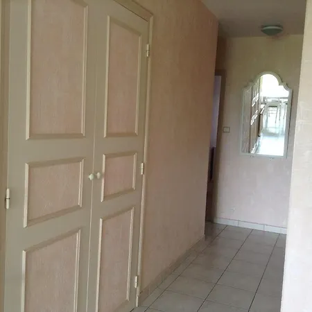 Du Lac Apartment *